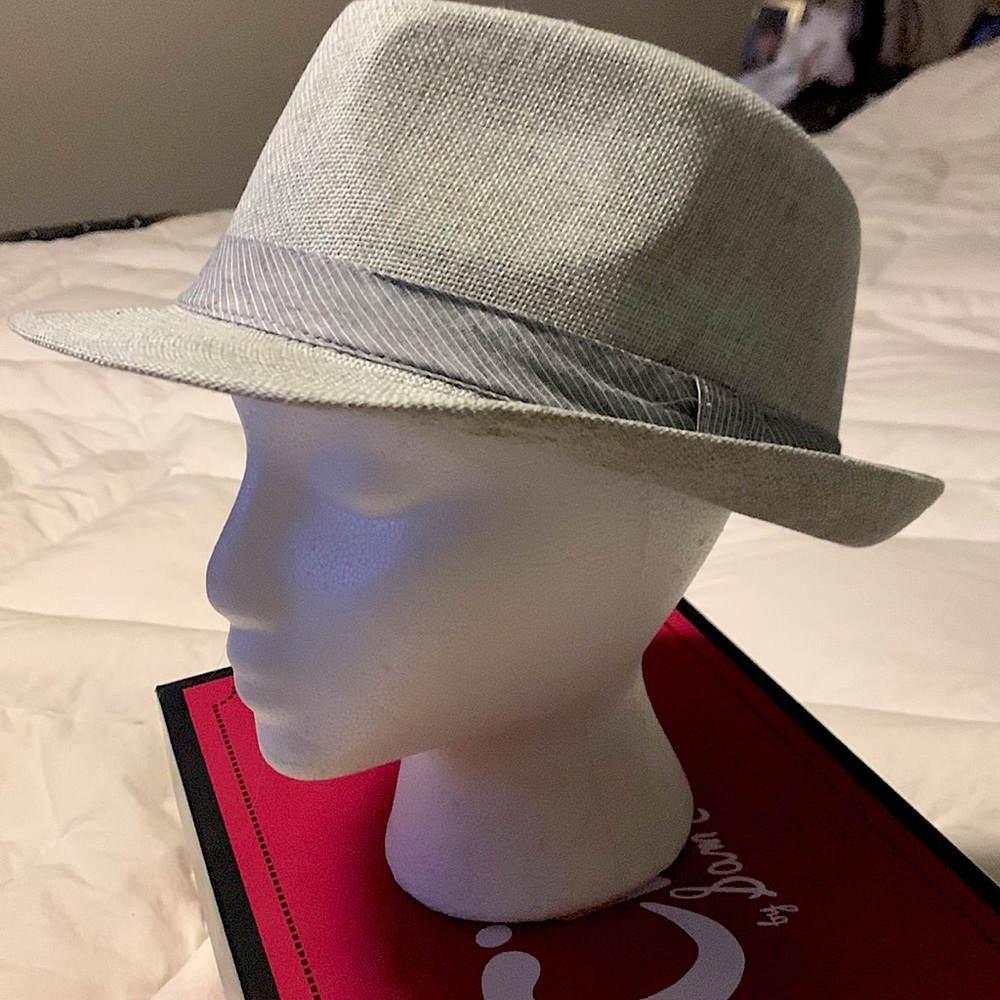 Gorgeous & lightweight gray fedora - like new by Marc Anthony